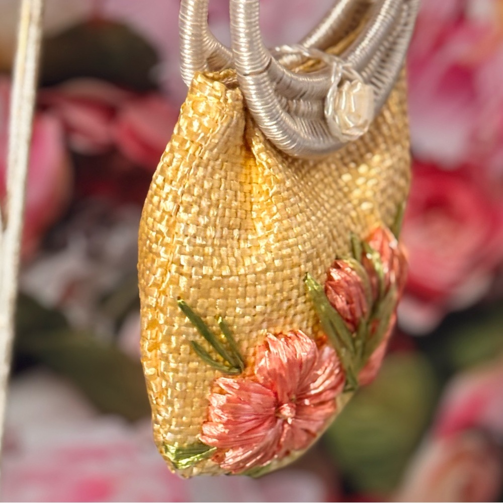 Cutest Vintage Mini Straw Floral bag Handmade in the Philippines - Picture 4 of 6